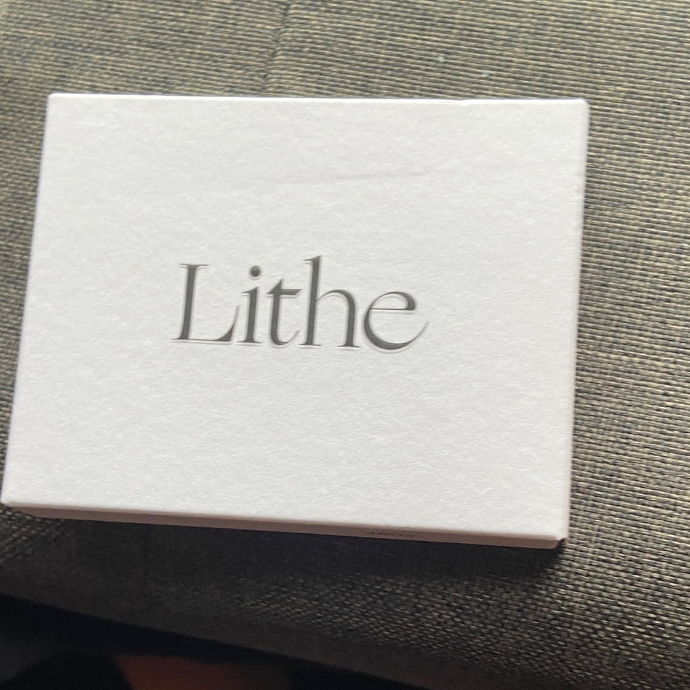 🏷️ BNIB Lithe Eyeshadow Palette - Elegant Shades - Picture 6 of 16